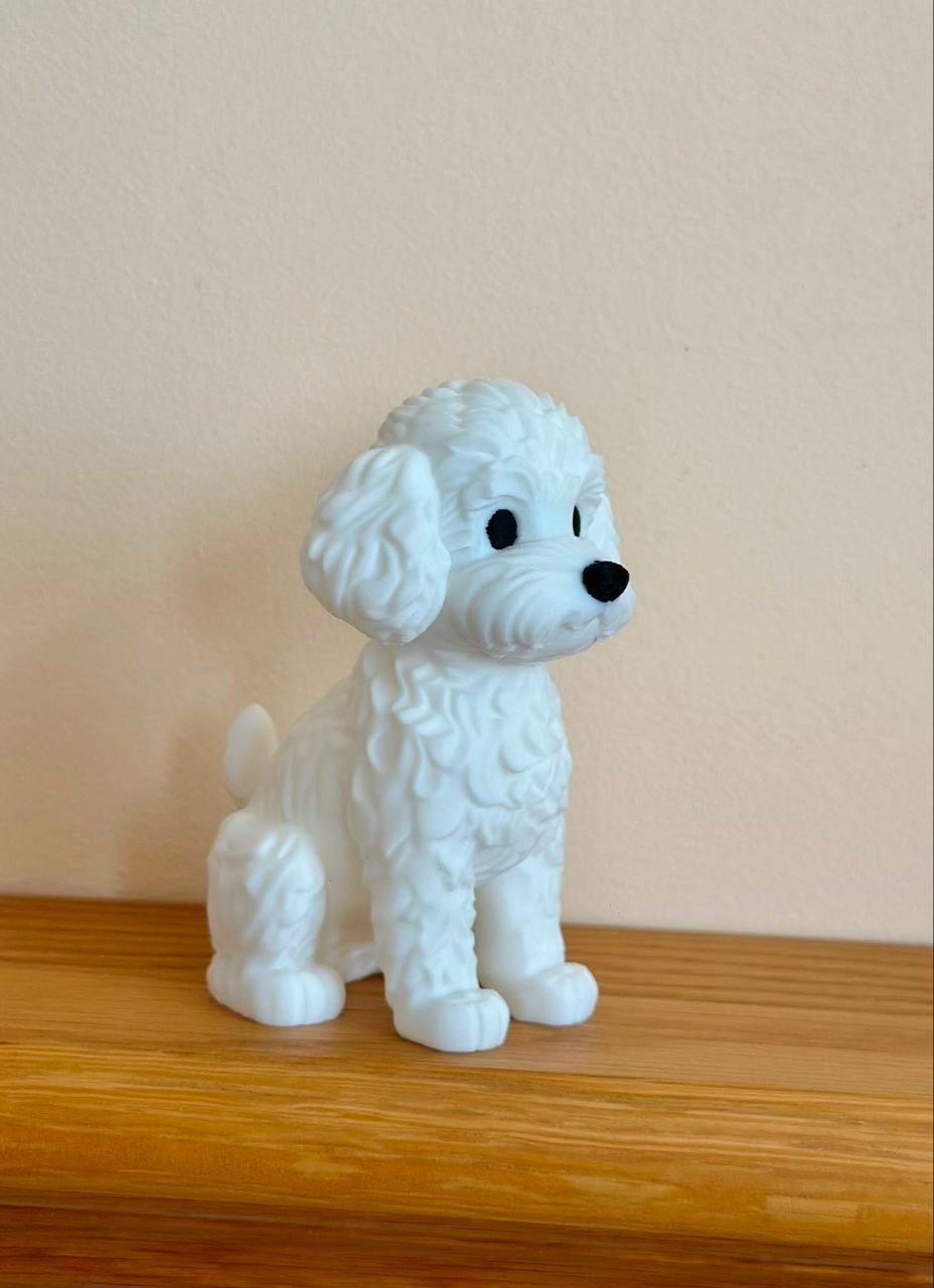 Figura de perrito blanco impresa en 3D